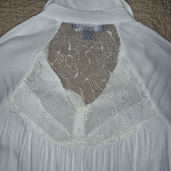 White Lace-Back Ruffle Button-Up Blouse - Picture 5 of 7